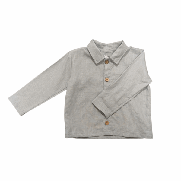 Chemise grise en lin pliée