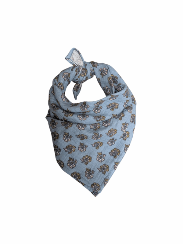 Foulard bleu en gaze de coton