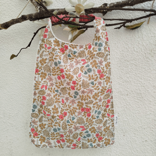 Bavoir en coton motifs floraux