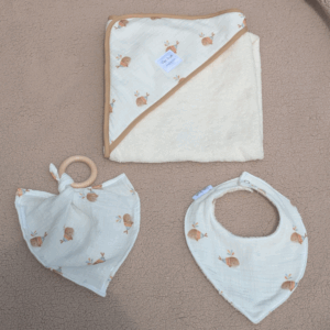 Coffret baleine hochet, bavoir et couverture